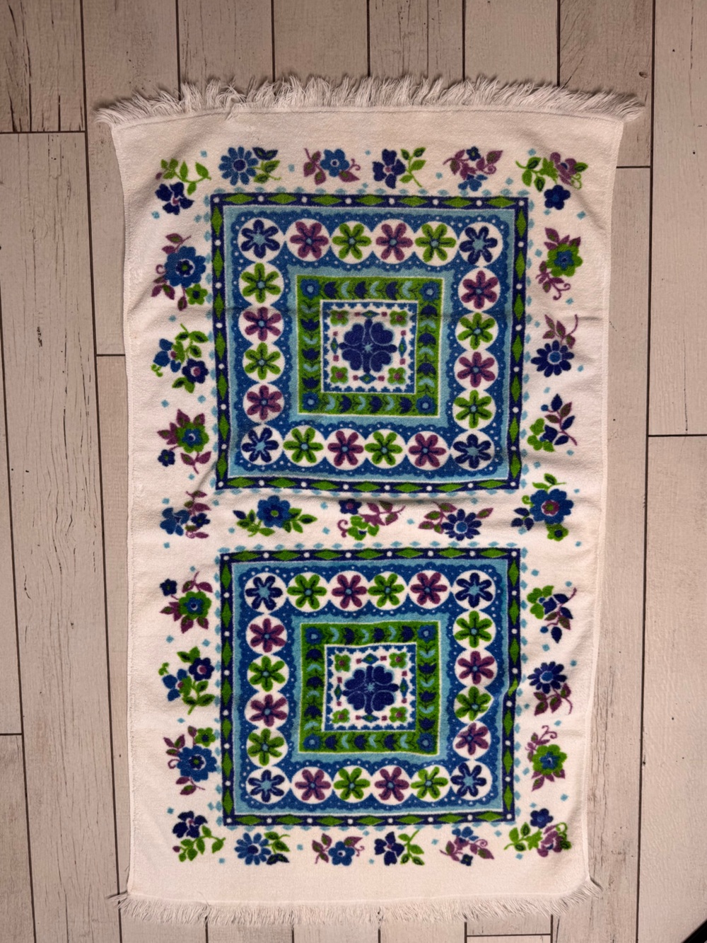 Vintage FieldCrest Towel Flower Power, Blue, Greens, And Purple Fringe 23.5”x40